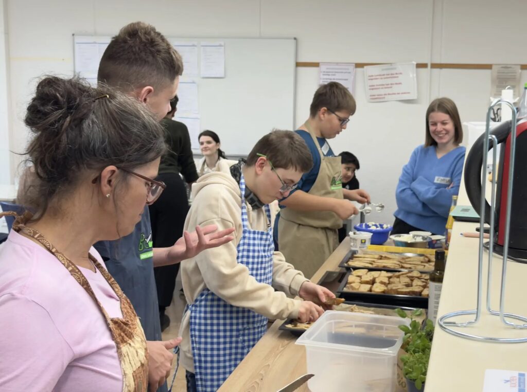 KOCHEN macht Schule - Kochen verbindet ∞ Gemeinsam auf Augenhöhe